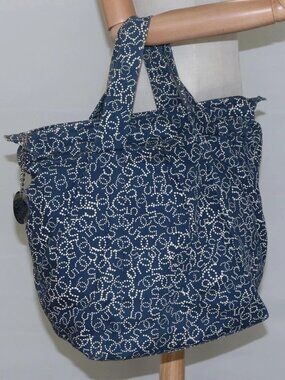 CHANEL Arabesque Tote Bag Canvas Navy CC Auth yk17405